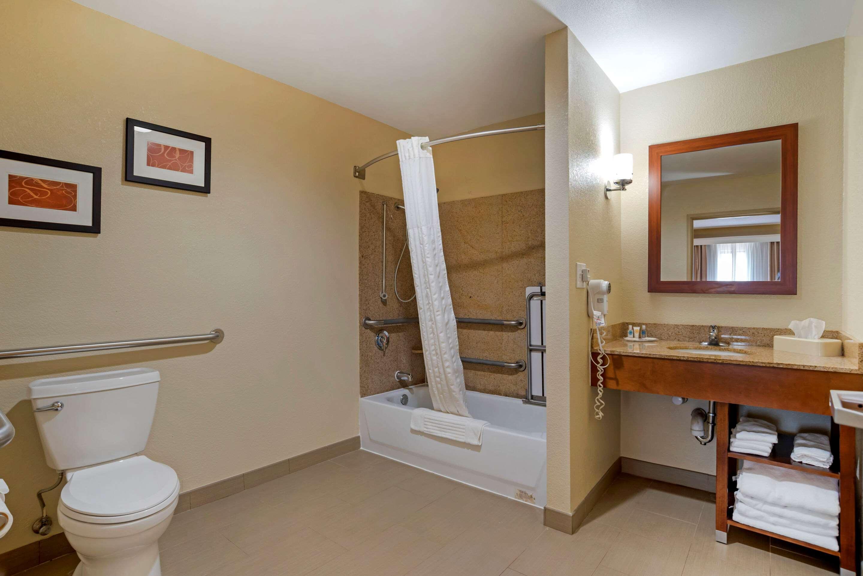 Comfort Suites Oxford I-20 Exit 188 Bagian luar foto
