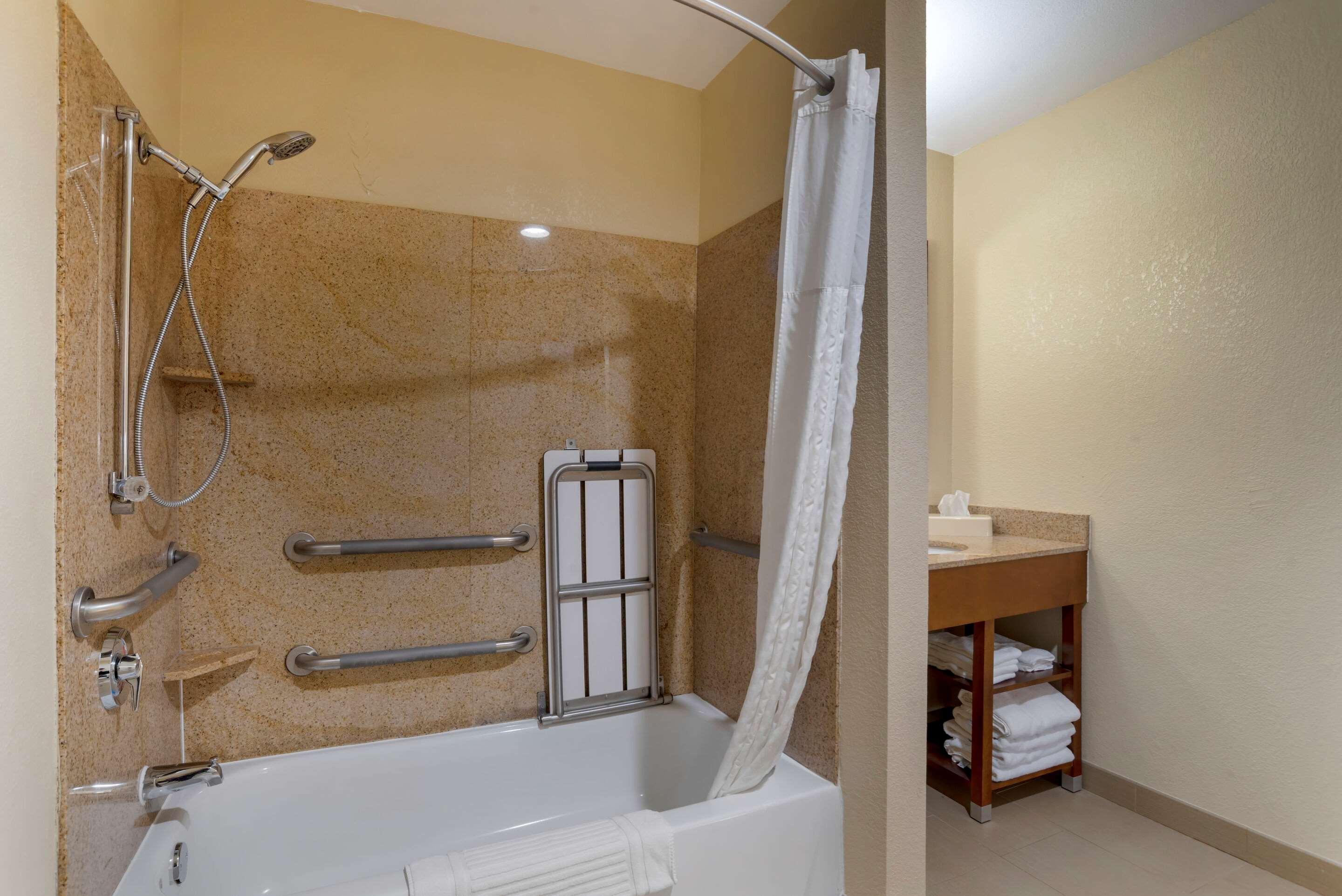Comfort Suites Oxford I-20 Exit 188 Bagian luar foto