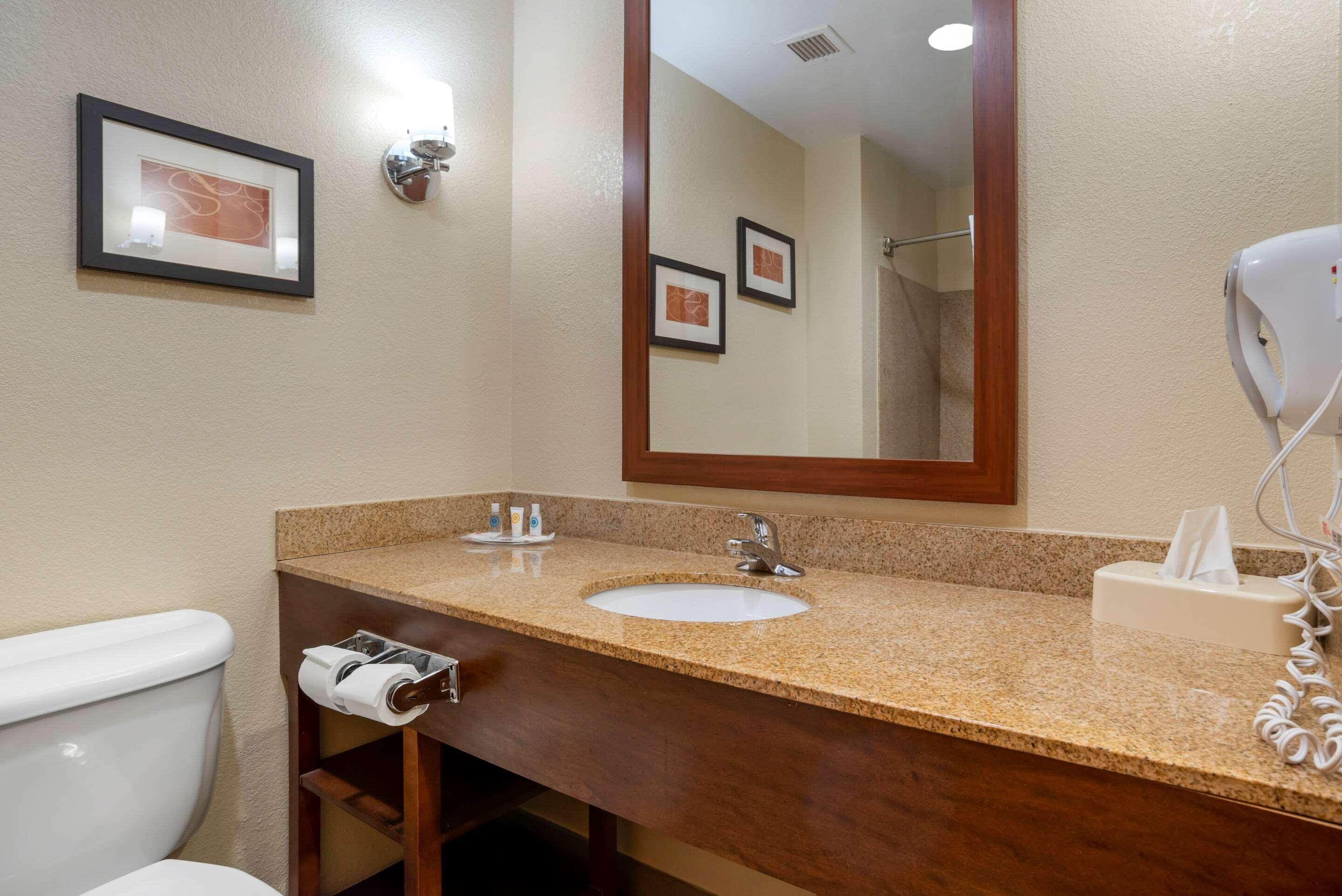 Comfort Suites Oxford I-20 Exit 188 Bagian luar foto